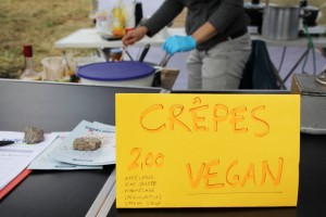 Schild zu veganen Crêpes für 2 Euro