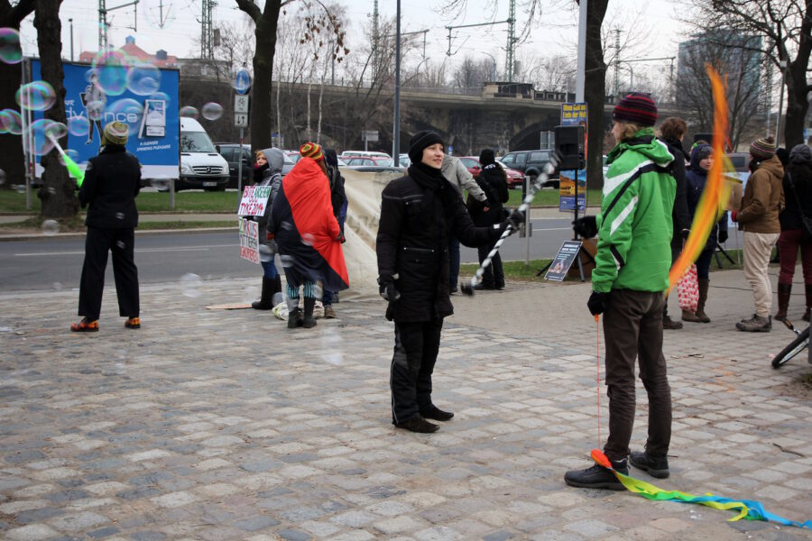 Kundgebung vor dem Dresdner Weihnachtszirkus am 03.01.2016
